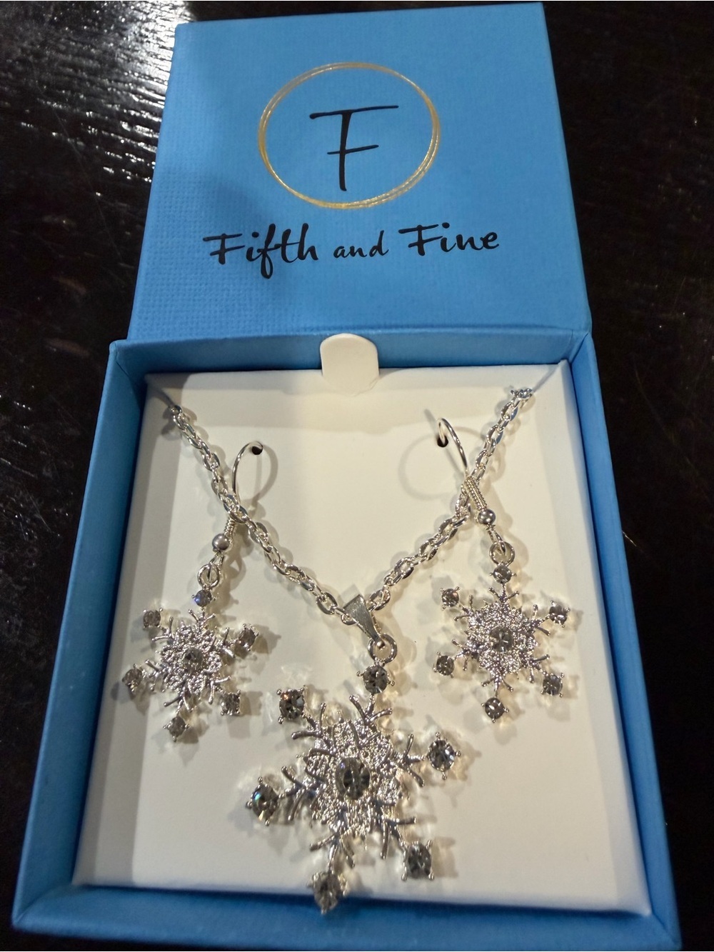 New Silver Snowflake Necklace and Earrings Set - Silver